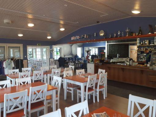 Sisäkuva Golfkentän ravintolasta