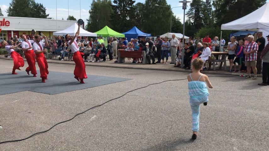 kuva toritapahtumasta