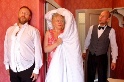 Kuva näytelmästä Täydelliset häät