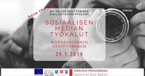 Taustalla kuva miehestä ottamassa kuvaa kameralla ja päällä tekstiä