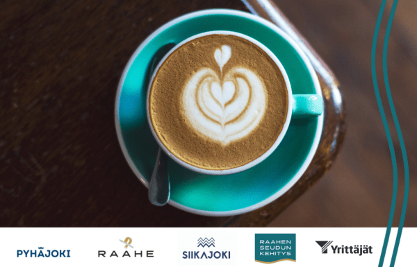 Kahvikuppi sydämenmuotoisella maitovaahdolla